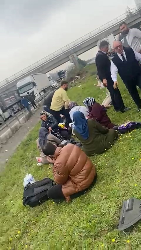 Şehirlerarası yolcu otobüsü kaza yaptı