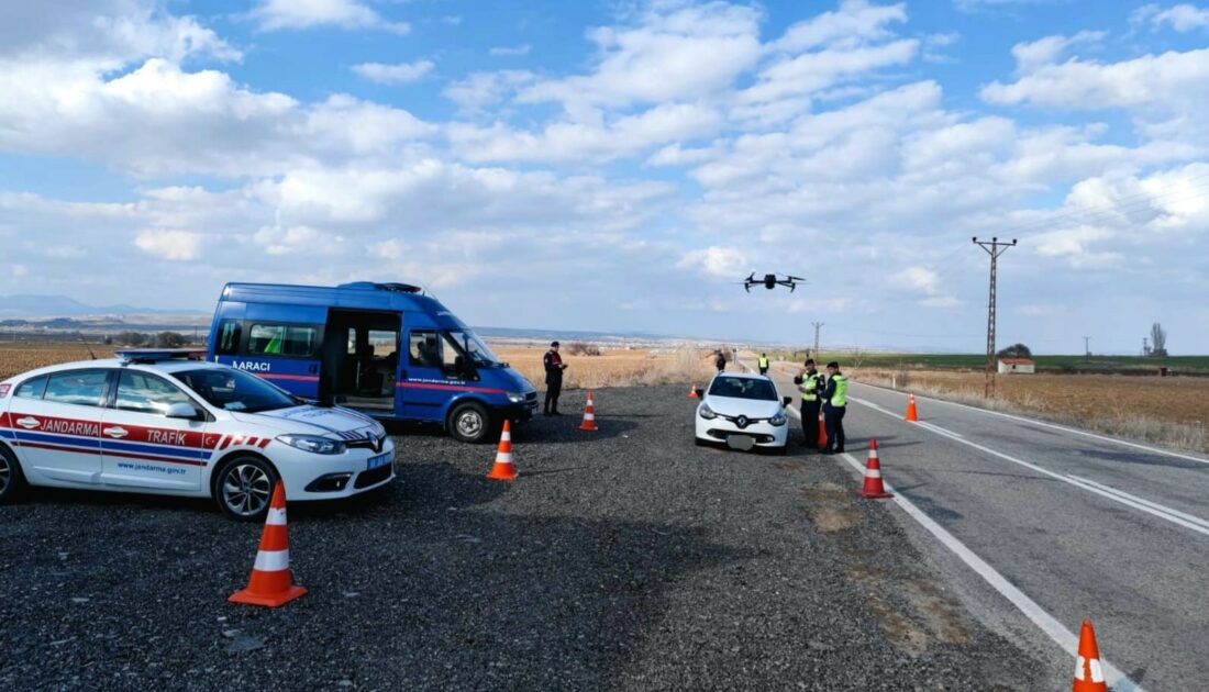 Trafik ihlalleri jandarmanın dronu ile tespit ediliyor