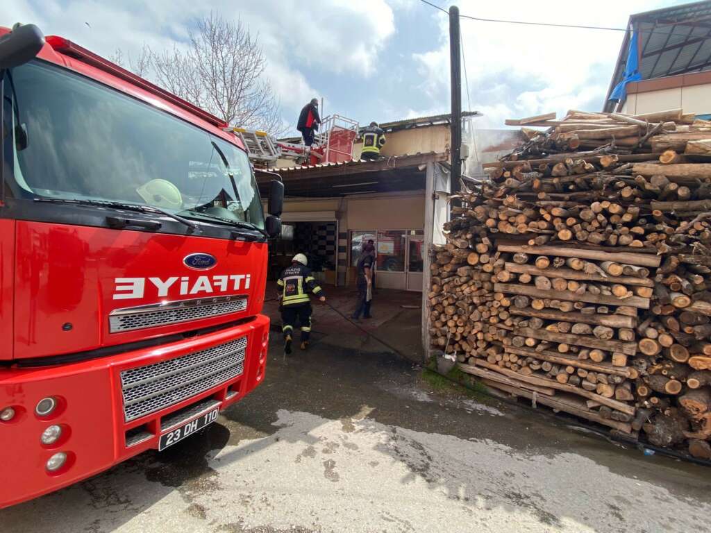 Soba yangınında çatı katı kül oldu