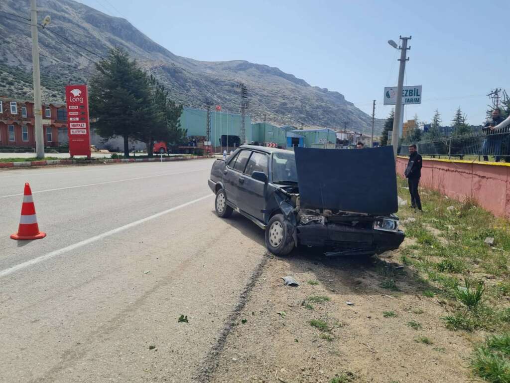 Otomobil yoldan çıktı, 1’i ağır 2 kişi yaralandı