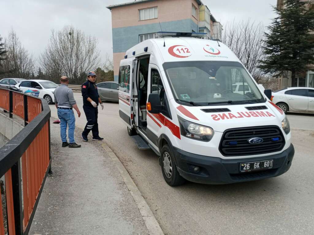 Yaralanan alkollü engelli sürücü sağlık personellerine zorluk çıkarttı