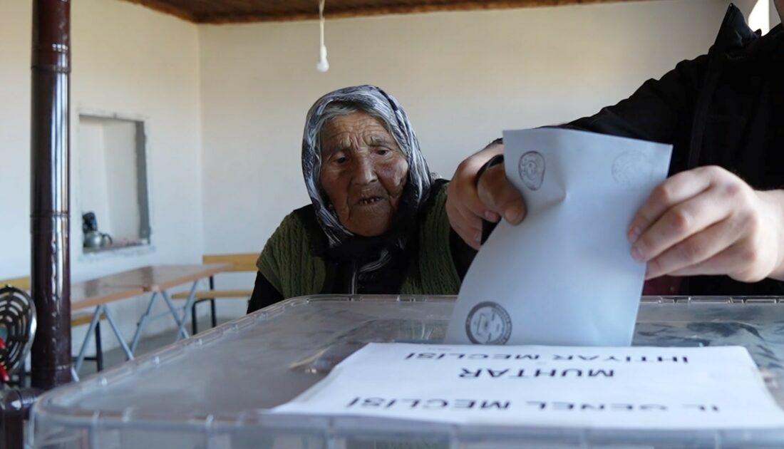 Türkiye’nin en yaşlı seçmeni 117 yaşında oyunu kullandı