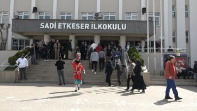 Bursa’da ‘Karagöz’ oyunu kullandı