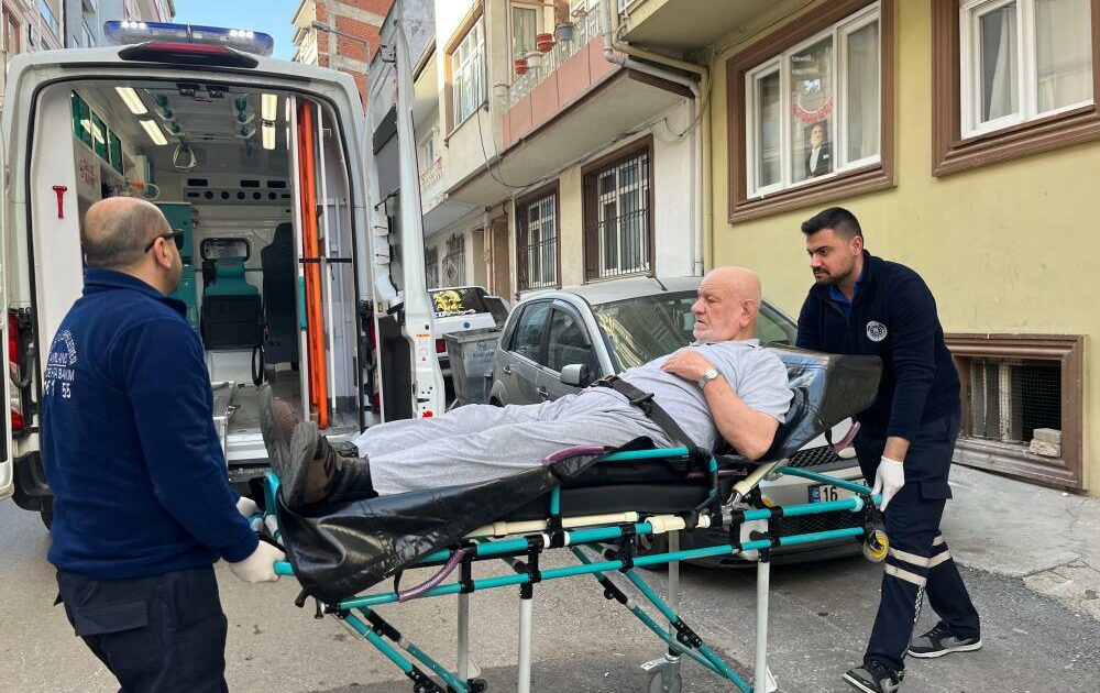 Bursa’da engelli ve yatalak hastalar sedye ile oy kullandı