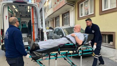 Bursa’da engelli ve yatalak hastalar sedye ile oy kullandı