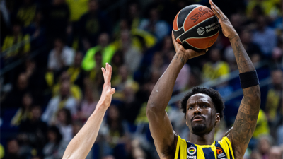 Hayes-Davis rekor kırdı, Fenerbahçe farklı kazandı