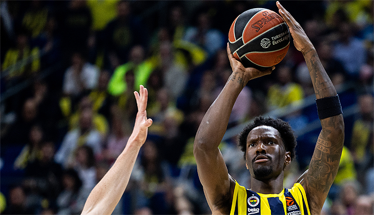 Hayes-Davis rekor kırdı, Fenerbahçe farklı kazandı