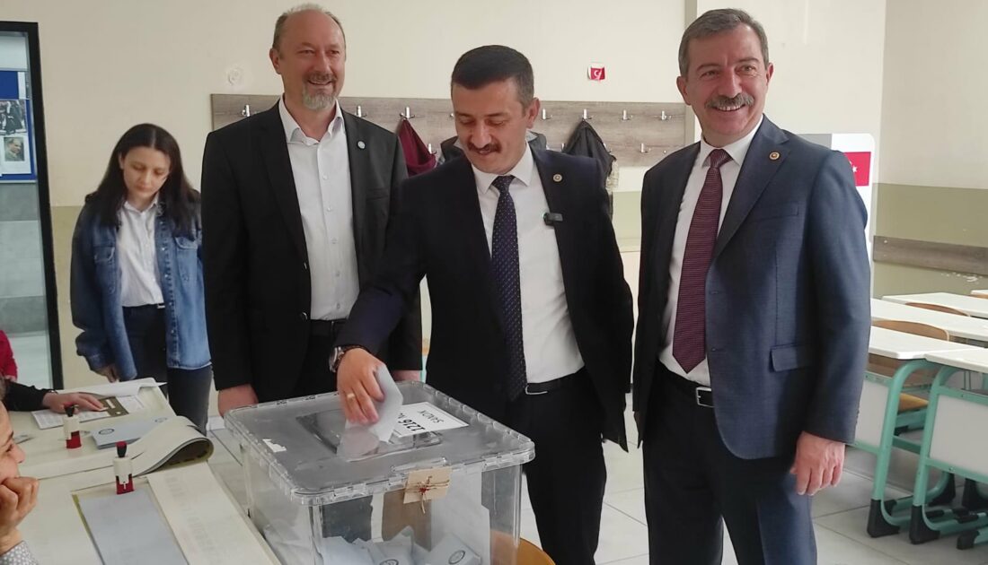 İYİ Parti Bursa Adayı Türkoğlu oyunu kullandı