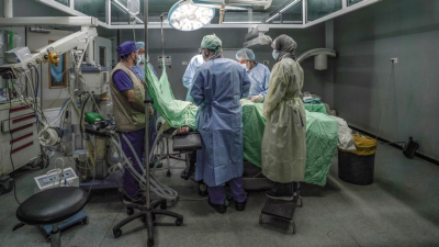 Gazze’deki Türk doktor: Mecburen hasta seçmek zorunda kalıyoruz