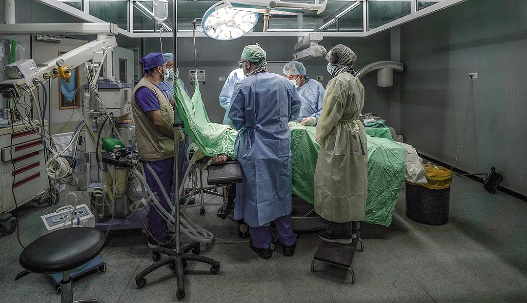 Gazze’deki Türk doktor: Mecburen hasta seçmek zorunda kalıyoruz