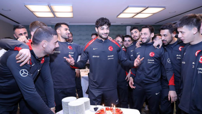 Milli Takım’da Ozan Kabak’ın doğum günü kutlandı