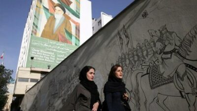 İran, dans eden iki kadını tutukladı