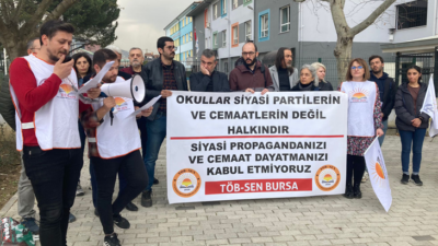 TÖB-Sen, okul önünde TÜGVA broşürlerinin dağıtılmasını protesto etti