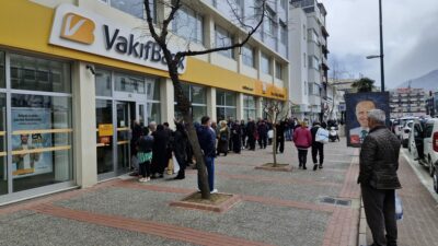 Banka promosyon başvurusu bugün başladı! Bursalılar banka önlerinde uzun kuyruk oluşturdu