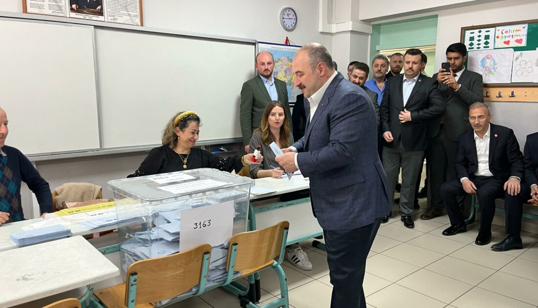 AK Parti Bursa Milletvekili Varank oyunu kullandı
