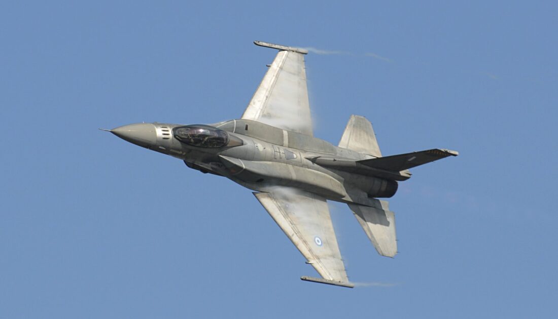 Yunanistan’a ait F-16 uçağı Ege Denizi’nde düştü