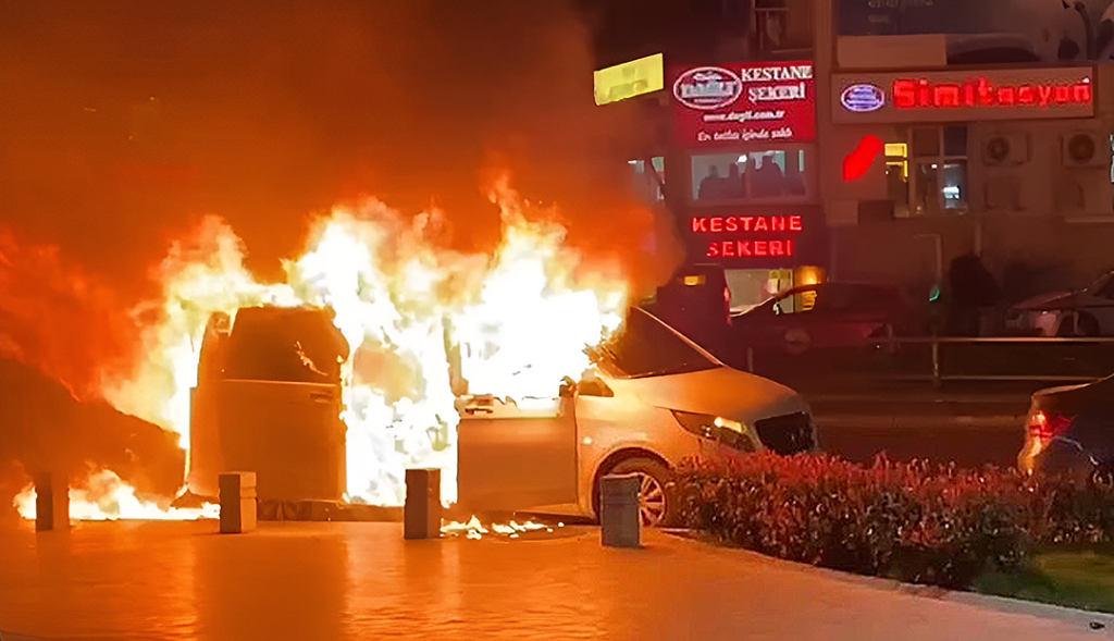 Bursa’da başkan adayının aracı alevlere teslim oldu