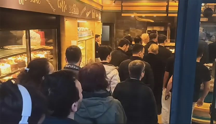 Bursa’da iftar öncesi pide kuyruğu