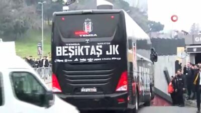 Beşiktaş derbi için stada ulaştı