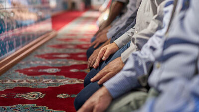 Namaz kılmayanın orucu kabul olur mu?