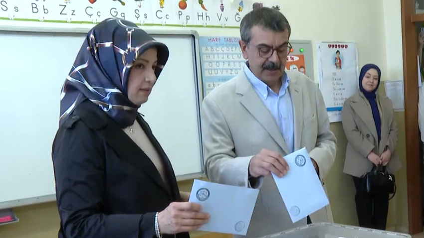 Bakan Tekin Ankara’da oyunu kullandı
