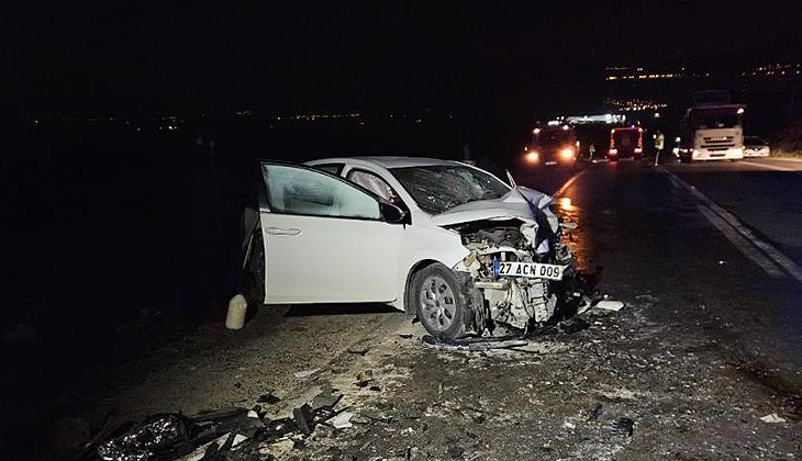 İki otomobil kafa kafaya çarpıştı: 2 ölü, 6 yaralı