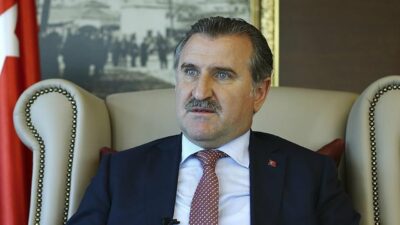 Bakan Bak’tan 31 Mart mesajı: Bize çalışan adam lazım, tatile giden değil