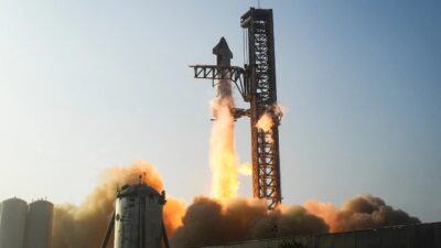 SpaceX, Starship roketini fırlattı: Atmosfere yeniden girişte kayboldu