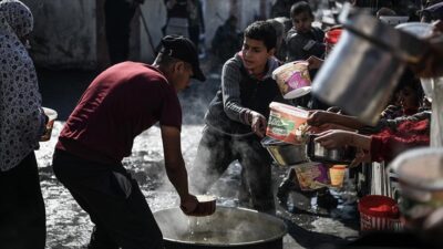 Gazze’de gıda kıtlığı: Yiyecek olarak yabani bitki satılıyor