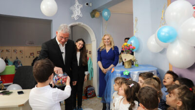 Başkan Dalgıç’ın ilk bayramlaşması çocuklarla