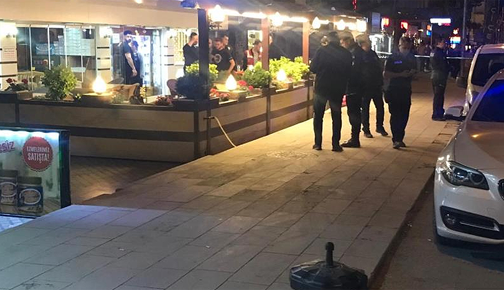 Pastanede oturan 2 kişiye silahlı saldırı: 1 ölü