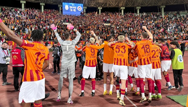 Galatasaray’dan 2 kupalı paylaşım