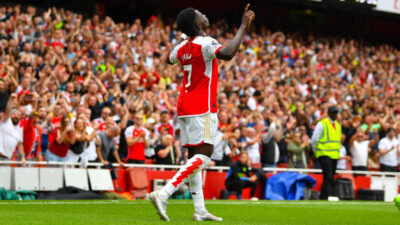 Bukayo Saka, kariyer sezonunu geçiriyor
