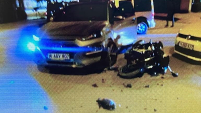 Bursa’da korkutan kaza: Otomobille çarpışan motosikletli sürücü yaralandı