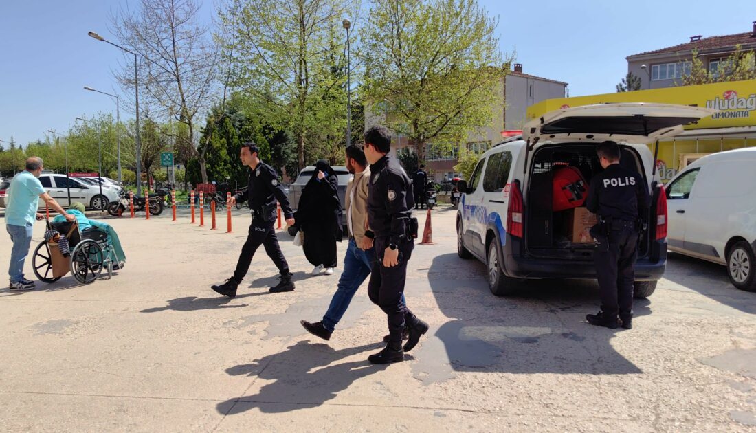 Bursa’da kaçak göçmenler evlendikleri gün yakalandı