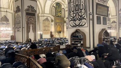 Kadir Gecesi’nde Bursa Ulu Camii doldu taştı