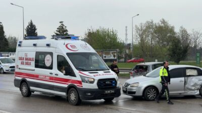 Bursa’da TIR şehri birbirine kattı: Çok sayıda araç kaza yaptı!