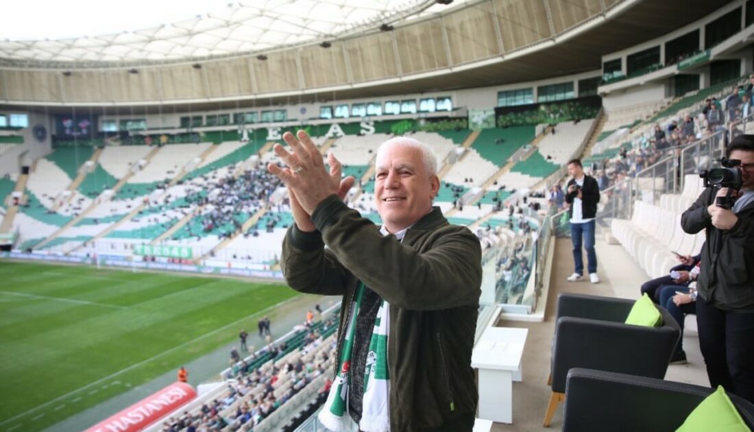 Bozbey tribündeki yerini aldı