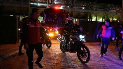 Galatasaray taraftarların sevgi gösterileriyle stattan ayrıldı