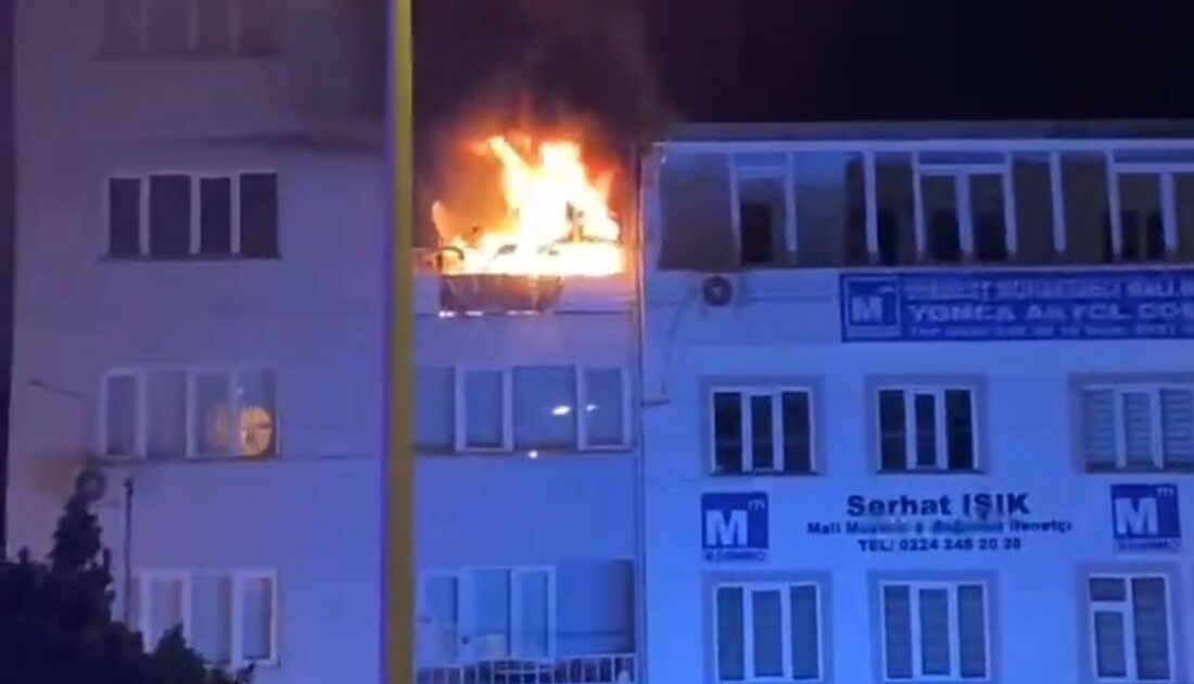 Bursa’da 5 katlı binanın 3.katı alev alev yandı