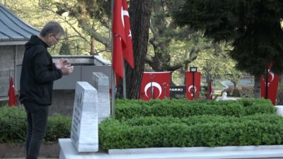 Bursa’da şehitlikte hüzünlü bayram