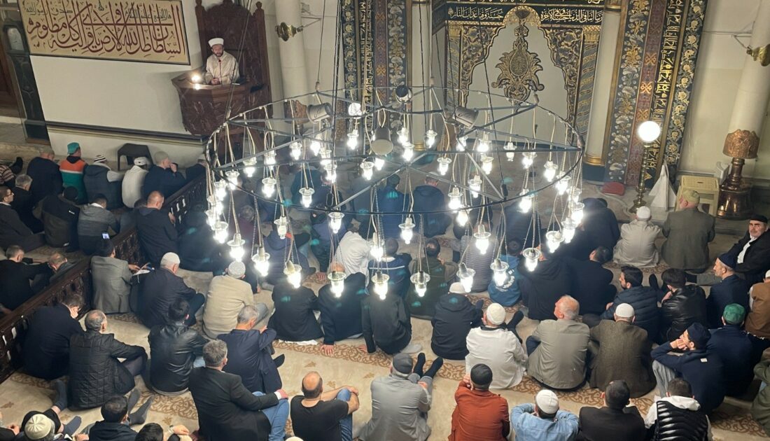 Bursa’da binlerce vatandaş camilere akın etti