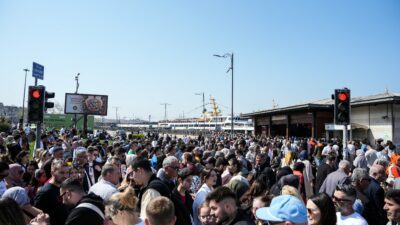 İstanbul Eminönü’nde insan seli