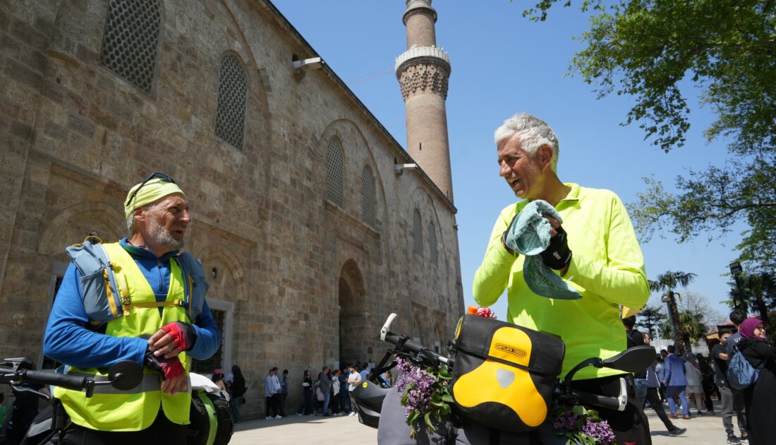Üsküp’ten Mekke’ye pedal çeviren ikili, Bursa’da mola verdi