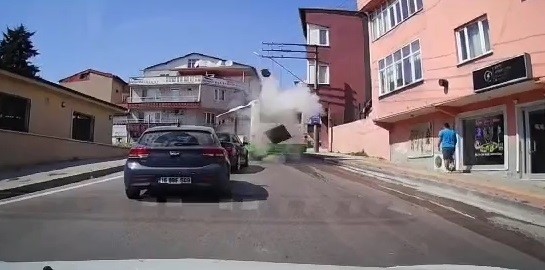 Bursa’da büyük panik: Halk otobüsünün su borusu bomba gibi patladı!