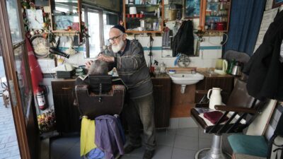 Bursa’da 100 yıllık dükkanında bir ömrünü mesleğine adadı