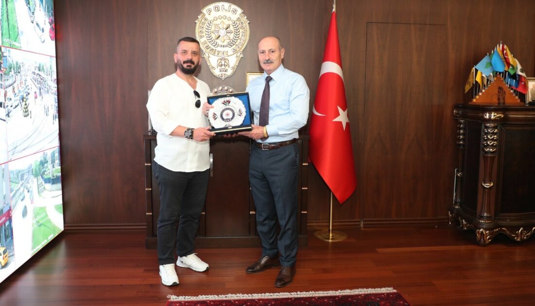 Bursa’da şüpheliyi yakalayan vatandaşa Emniyet Müdürü’nden ödül