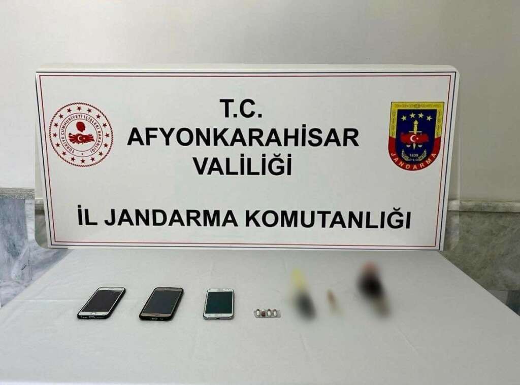 Uyuşturucu satan iki şahıs gözaltına alındı