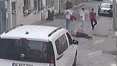 Bursa’da 3 genç tartıştıkları kişiyi öldüresiye dövdü