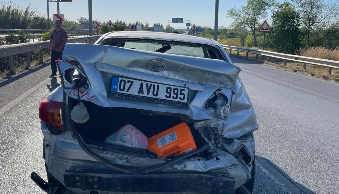 Bariyerlere çarpan otomobilin sürücüsü yaralandı